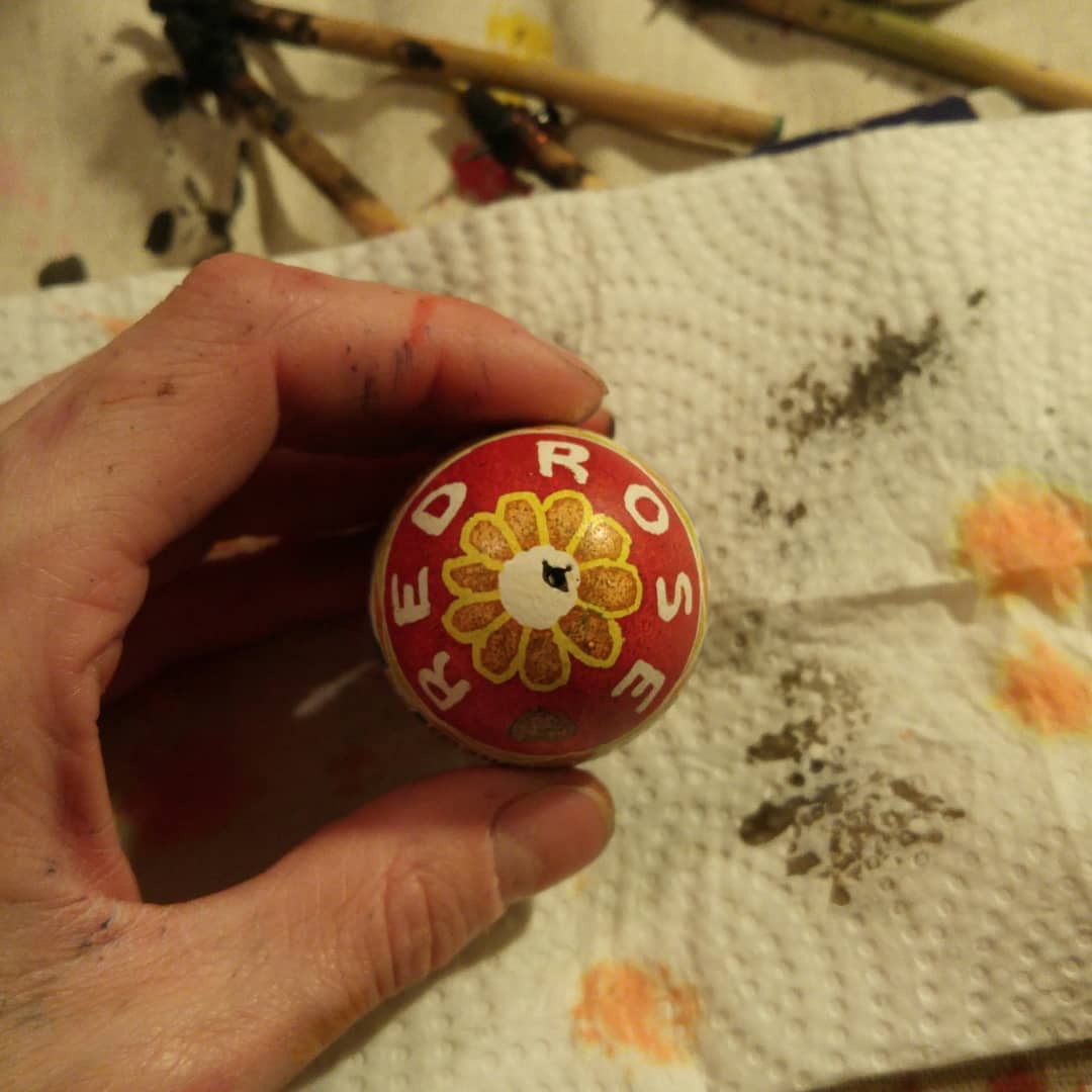 The bottom of the egg, showing Red Rose, and a petal flower arrangement.